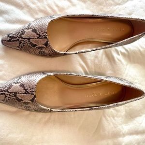 KELLY AND KATIE snakeskin heel. New without tag. never worn